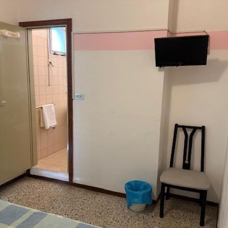 Hotel Nives リミニ エクステリア 写真