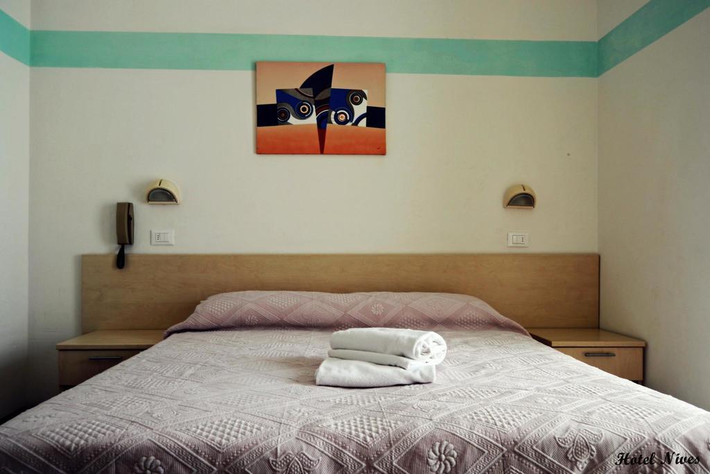 Hotel Nives リミニ エクステリア 写真
