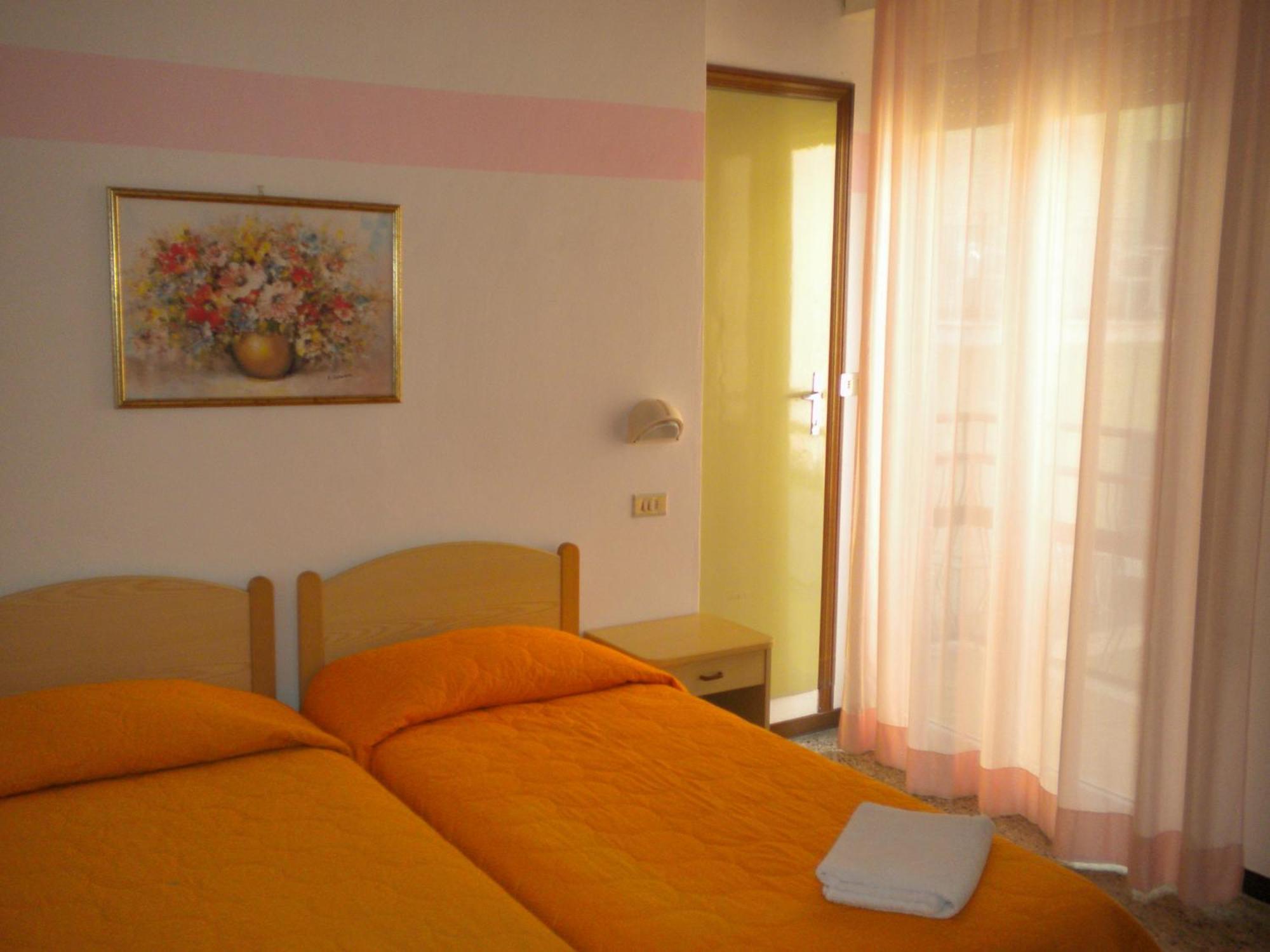 Hotel Nives リミニ 部屋 写真