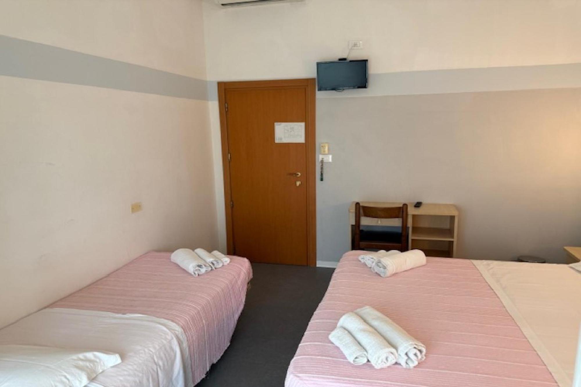 Hotel Nives リミニ エクステリア 写真