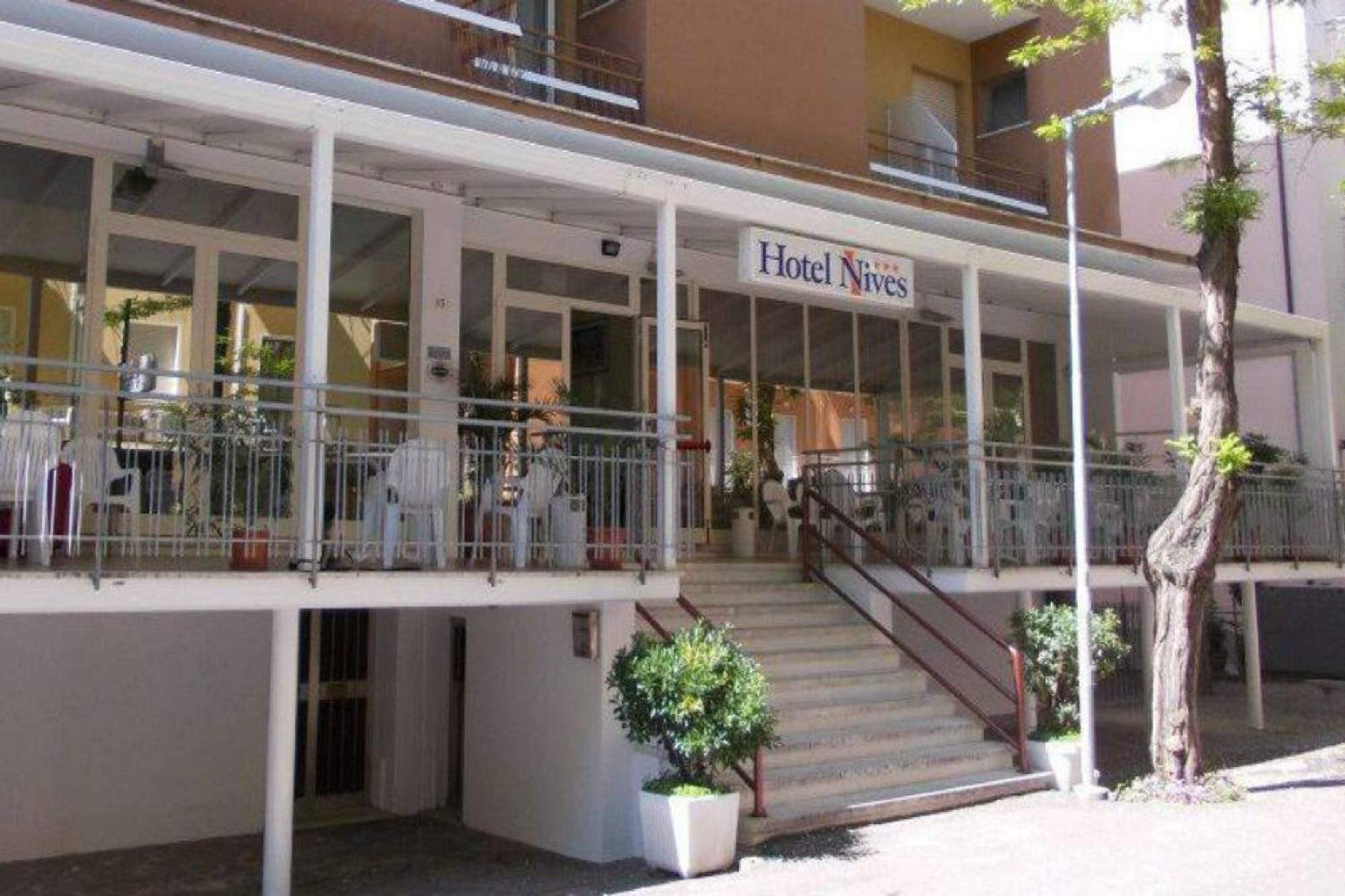 Hotel Nives リミニ エクステリア 写真