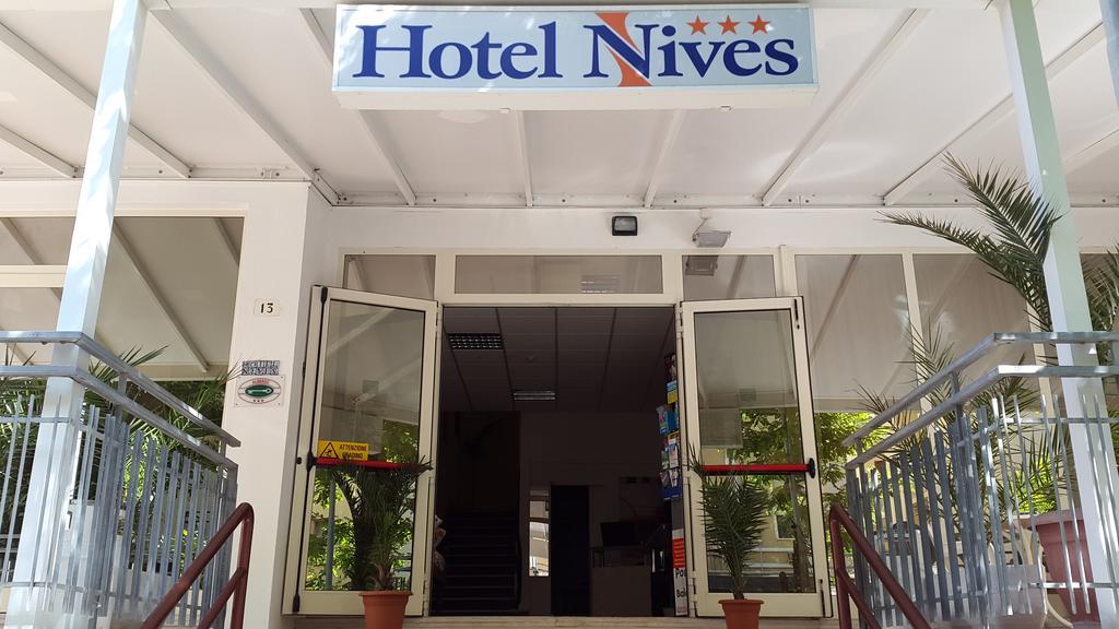 Hotel Nives リミニ エクステリア 写真